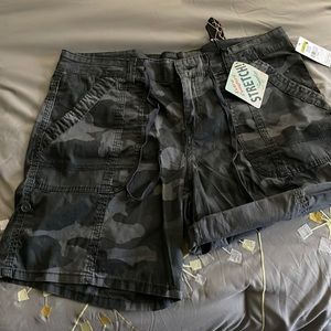 UNIONBAY  Woman Marty Camo Convertible Shorts